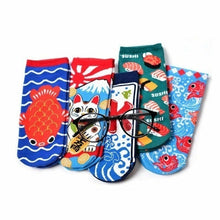 Charger l'image dans la galerie, Chaussettes Japonaises Kawaii - Lot de 4 paires avec motifs mignons comme le chat Maneki Neko et les sushis.