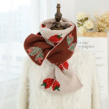 Charger l'image dans la galerie, Echarpe Japonaise Kawaii imprimé fraise - Kimono Japonais