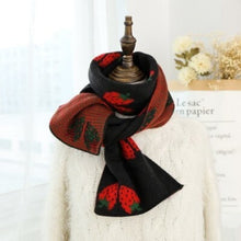 Charger l'image dans la galerie, Echarpe Japonaise Kawaii imprimé fraise - Kimono Japonais