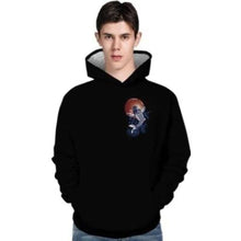 Charger l'image dans la galerie, Hoodie Koi noir avec carpes koï, alliant confort et style japonais, disponible en plusieurs tailles.