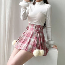Charger l'image dans la galerie, JUPE KAWAII TENNIS À POMPONS EN TISSU ÉCOSSAIS - Kimono Japonais