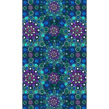 Charger l'image dans la galerie, Veste kimono Kaarigari X Amy en bleu hypnotique, avec des motifs à pois complexes inspirés de la nature et des imprimés numériques indiens traditionnels.