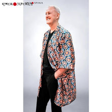 Charger l'image dans la galerie, Veste kimono Kaarigari X Amy – Bloom, avec des motifs à pois complexes et inspirée de la beauté délicate d'une rose en fleurs.