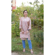 Charger l'image dans la galerie, Kaarigari X Amy Silk Kimono Jacket - Lollipop with rainbow-inspired patterns, digital dot art, and a loose, flowing silhouette for versatile wear.