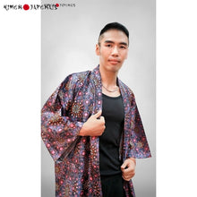 Charger l'image dans la galerie, Veste kimono Kaarigari X Amy – Mauve Envoûtant, avec des motifs à pois complexes inspirés de la nature avec un design apaisant et tranquille.