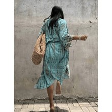 Charger l'image dans la galerie, Kimono bohème vert lagon pour femmes, élégant et léger.