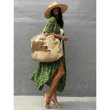 Charger l'image dans la galerie, Kimono bohème vert panthère pour femme, stylé avec imprimé panthère exotique, parfait pour l'été. - Kimono Japonais