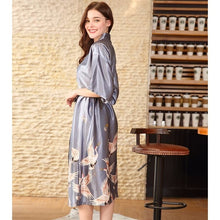 Charger l'image dans la galerie, Kimono Femme Gris Vol de grues - Kimono Japonais