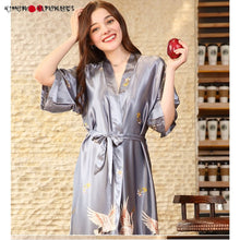 Charger l'image dans la galerie, Kimono Femme Gris Vol de grues - Kimono Japonais