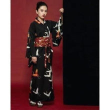 Charger l'image dans la galerie, Kimono Femme Grues du Japon en coton soyeux, avec un élégant motif de grues, parfait pour un look raffiné.