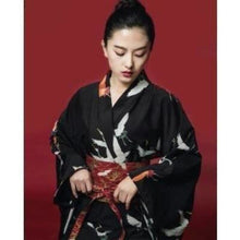 Charger l'image dans la galerie, Kimono Femme Grues du Japon en coton soyeux, élégant et traditionnel, parfait pour une allure raffinée.