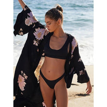 Charger l'image dans la galerie, KIMONO FEMME PLAGE NOIR FLORAL - Kimono Japonais