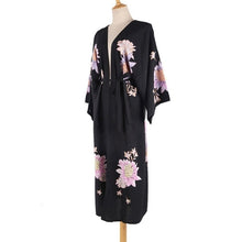 Charger l'image dans la galerie, KIMONO FEMME PLAGE NOIR FLORAL - Kimono Japonais