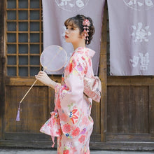 Charger l'image dans la galerie, Kimono Femme Sakura Broderie avec broderie sakura, fabriqué en coton et polyester pour plus de confort.