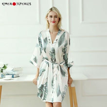 Charger l'image dans la galerie, Kimono Femme Satin Blanc Feuilles - Kimono Japonais