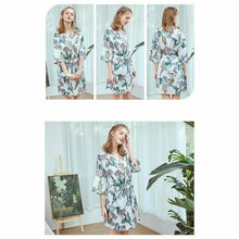 Charger l'image dans la galerie, Kimono Femme Satin Blanc Fleurs Jardin secret - Kimono Japonais