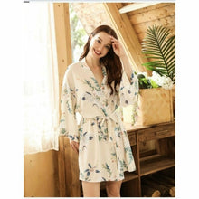 Charger l'image dans la galerie, Kimono Femme Satin blanc Grue Japonaise - Kimono Japonais