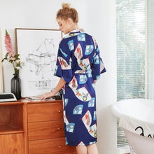 Charger l'image dans la galerie, Kimono Femme Satin Bleu Eventail - Kimono Japonais