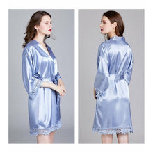 Charger l'image dans la galerie, Kimono Femme Satin Bleu Gris Dentelles - Kimono Japonais