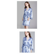 Charger l'image dans la galerie, Kimono Femme Satin Bleu Gris Dentelles - Kimono Japonais
