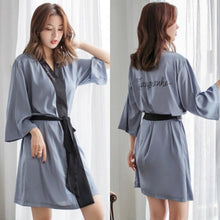 Charger l'image dans la galerie, Kimono Femme Satin Bleu Gris Fiangnanhe - Kimono Japonais