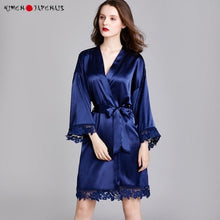 Charger l'image dans la galerie, Kimono Femme Satin Bleu Marine Dentelle - Kimono Japonais