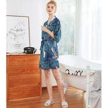 Charger l'image dans la galerie, Kimono Femme Satin Bleu Sakura - Kimono Japonais