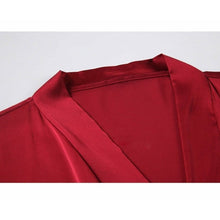 Charger l'image dans la galerie, Kimono Femme Satin Bordeaux Sensuel - Kimono Japonais
