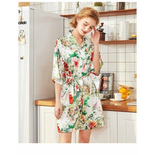 Charger l'image dans la galerie, Kimono Femme Satin Bouquet du Printemps - Kimono Japonais
