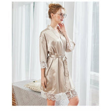Charger l'image dans la galerie, Kimono Femme Satin Champagne Dentelles - Kimono Japonais