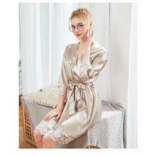 Charger l'image dans la galerie, Kimono Femme Satin Champagne Dentelles - Kimono Japonais