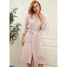 Charger l'image dans la galerie, Kimono Femme Satin Classique rose - Kimono Japonais