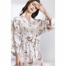 Charger l'image dans la galerie, Kimono Femme Satin Fleurs songeries - Kimono Japonais