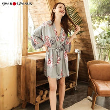 Charger l'image dans la galerie, Kimono Femme Satin Gris floral - Kimono Japonais