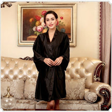 Charger l'image dans la galerie, Kimono Femme Satin Noir Classic line - Kimono Japonais