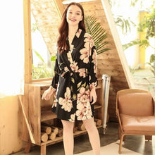 Charger l'image dans la galerie, Kimono Femme Satin Noir Sakura - Kimono Japonais