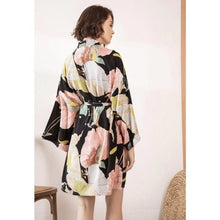 Charger l'image dans la galerie, Kimono Femme Satin Romance - Kimono Japonais