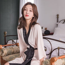 Charger l'image dans la galerie, Kimono Femme Satin Rose clair Fiangnanhe - Kimono Japonais