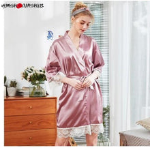 Charger l'image dans la galerie, Kimono Femme Satin Rose Dentelles - Kimono Japonais