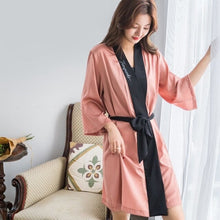 Charger l'image dans la galerie, Kimono Femme Satin Rose Fiangnanhe - Kimono Japonais