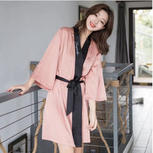 Charger l'image dans la galerie, Kimono Femme Satin Rose Fiangnanhe - Kimono Japonais