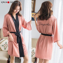 Charger l'image dans la galerie, Kimono Femme Satin Rose Fiangnanhe - Kimono Japonais