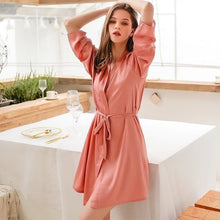 Charger l'image dans la galerie, Kimono Femme Satin Rose Passion - Kimono Japonais