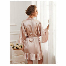Charger l'image dans la galerie, Kimono Femme Satin Rose Romance - Kimono Japonais