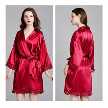 Charger l'image dans la galerie, Kimono Femme Satin Rouge fatal - Kimono Japonais