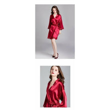 Charger l'image dans la galerie, Kimono Femme Satin Rouge fatal - Kimono Japonais