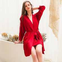 Charger l'image dans la galerie, Kimono Femme Satin Rouge Passion - Kimono Japonais