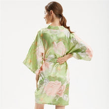 Charger l'image dans la galerie, Kimono Femme Satin Vert printemps floral - Kimono Japonais