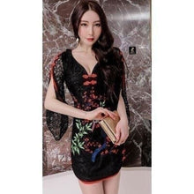 Charger l'image dans la galerie, Kimono Femme Sexy ´´Fleurs d´asie´´ Kimono sexy Kimonojaponais