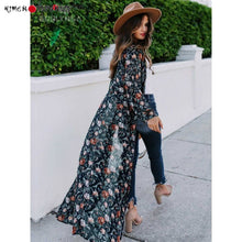 Charger l'image dans la galerie, Kimono femme vintage fleuri, léger, respirant et élégant. Le kimono femme vintage noir Romances est parfait en toute saison. Ce kimono femme offre un look élégant et féminin.